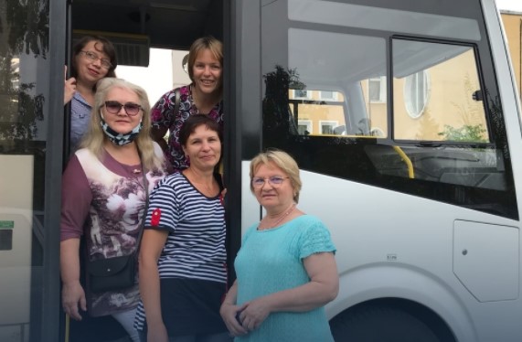 Озерский театр кукол получил в подарок автобус